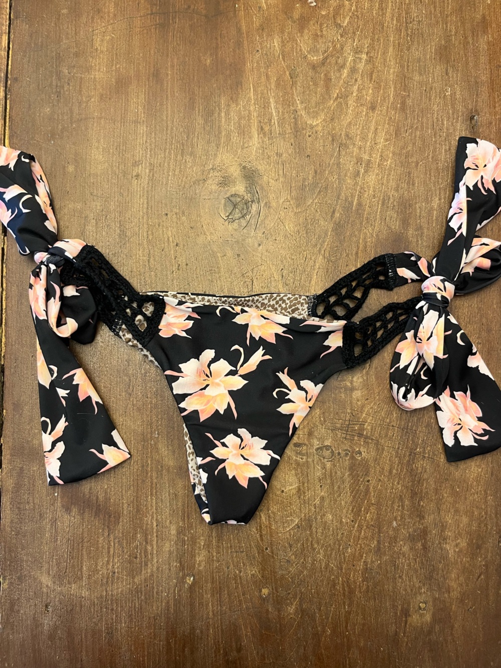Acacia vintage Aloha crochet detail bikini bottom size M